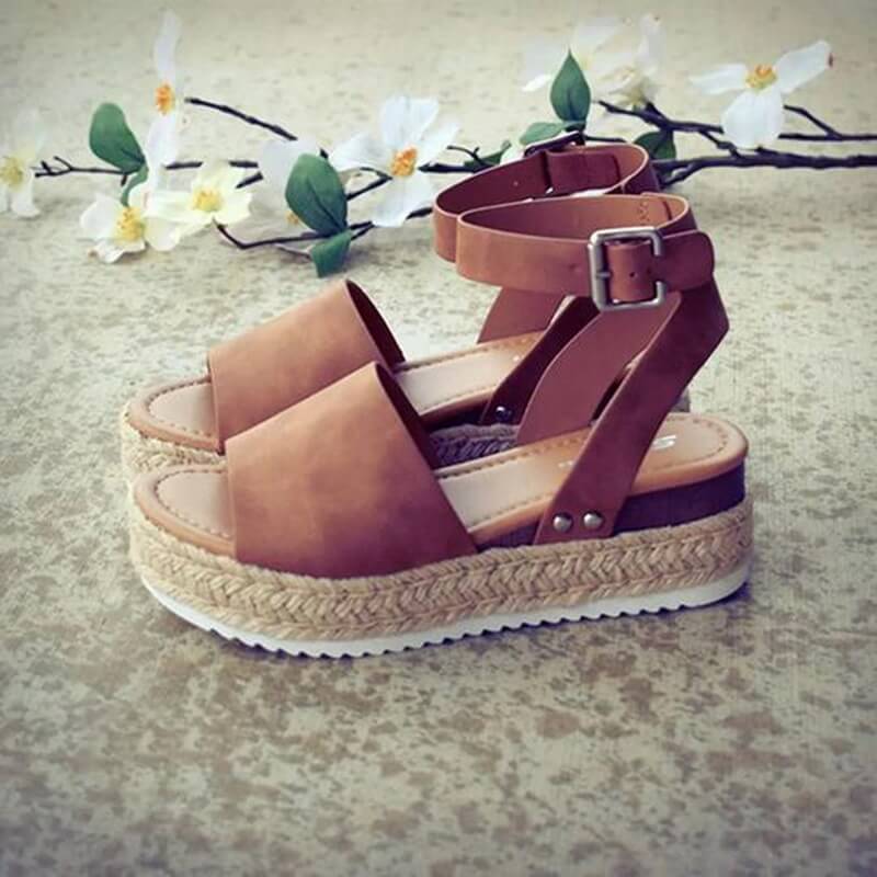 Moteplattformsandaler for kvinner. Komfortable sommer espadriller med kilehæl.