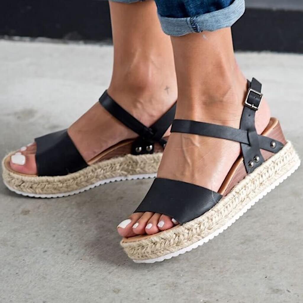 Sommerlige kvinnesandaler: Elegante espadriller med plattform og komfortabel kilehæl.