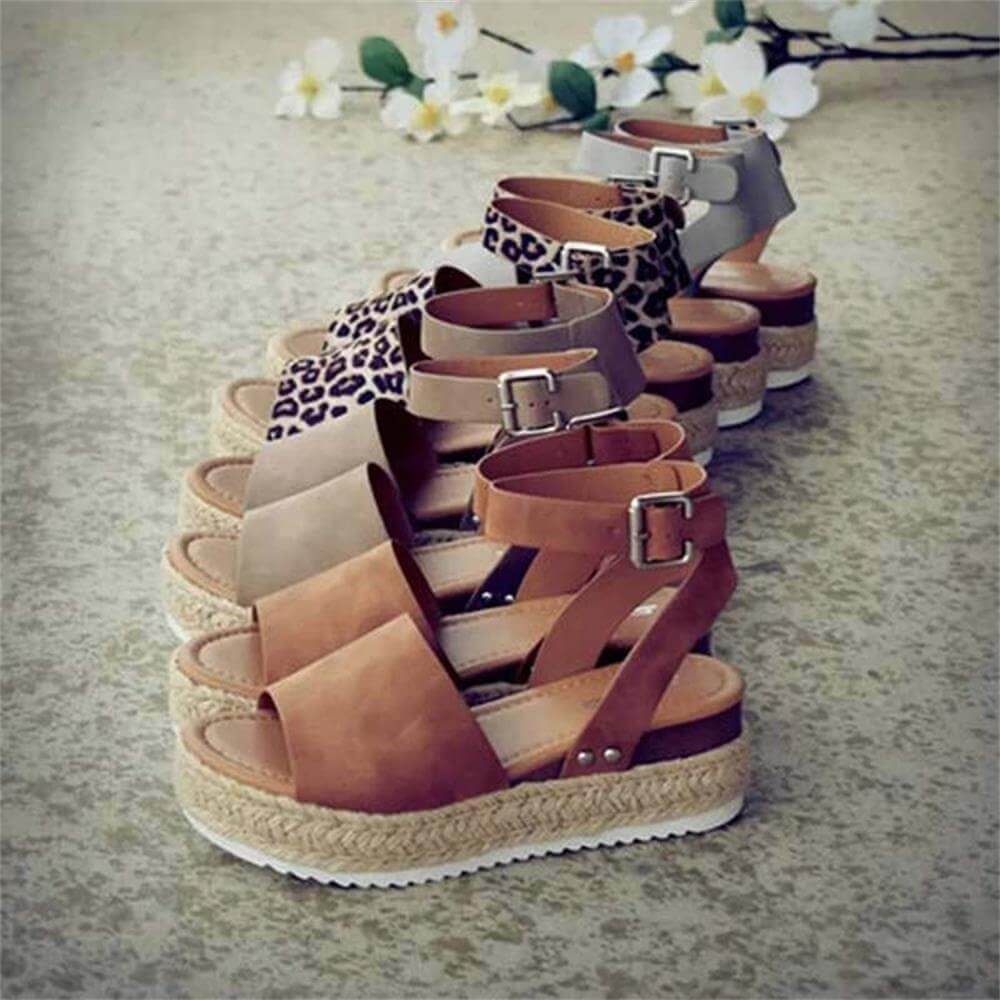 Elegante sommer sandaler for kvinner. Komfortable plattform espadriller med kilehæl.
