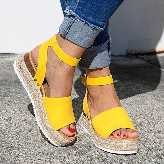 Komfortable fritidssko for kvinner. Stilige espadriller med kilehæl og plattform.