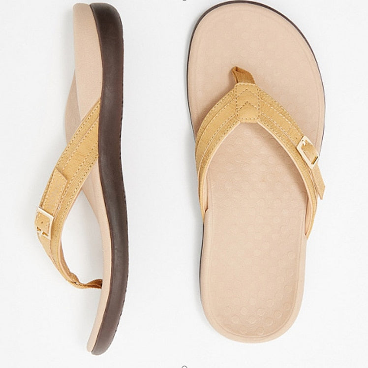 Komfortable slip-on sandaler, perfekt for sommeren og utendørs bruk.