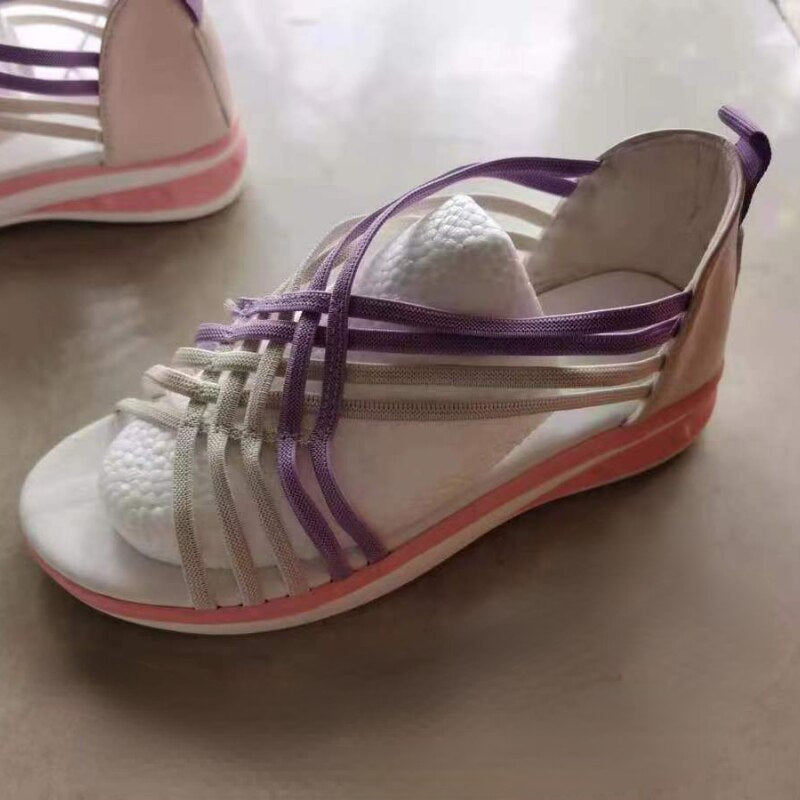 Sporty sandaler for kvinner i behagelig materiale. Komfortable og stilige kiler for sommerfottøy.