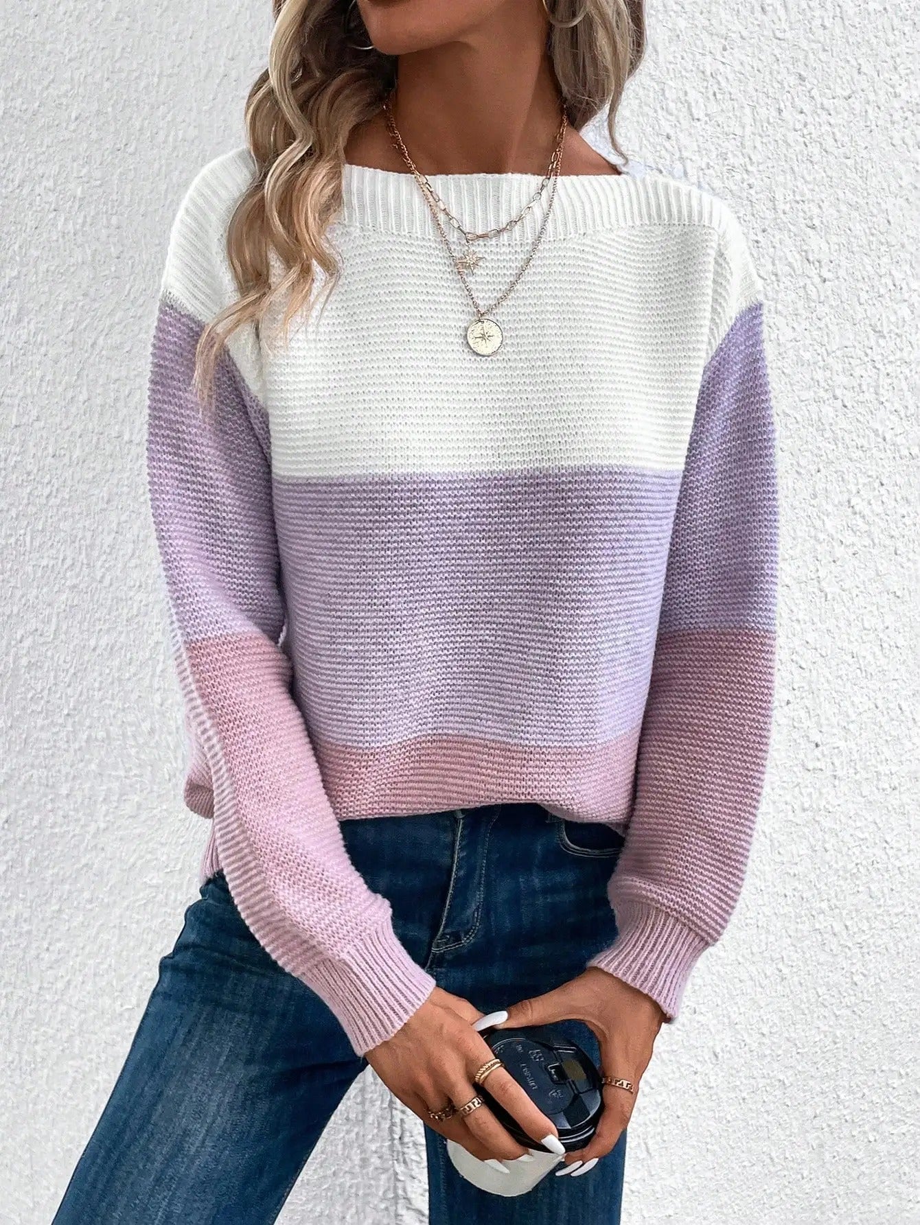 Stilig damegenser: Trefarget patchwork for en trendy og avslappet look, essensiell kvinnemote.