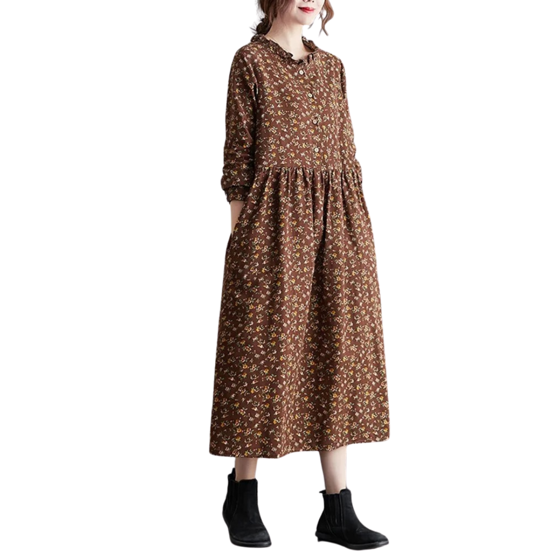 Komfortabel langermet blomstret kjole for kvinner. Elegant vintage damekjole med volanger til hverdag.