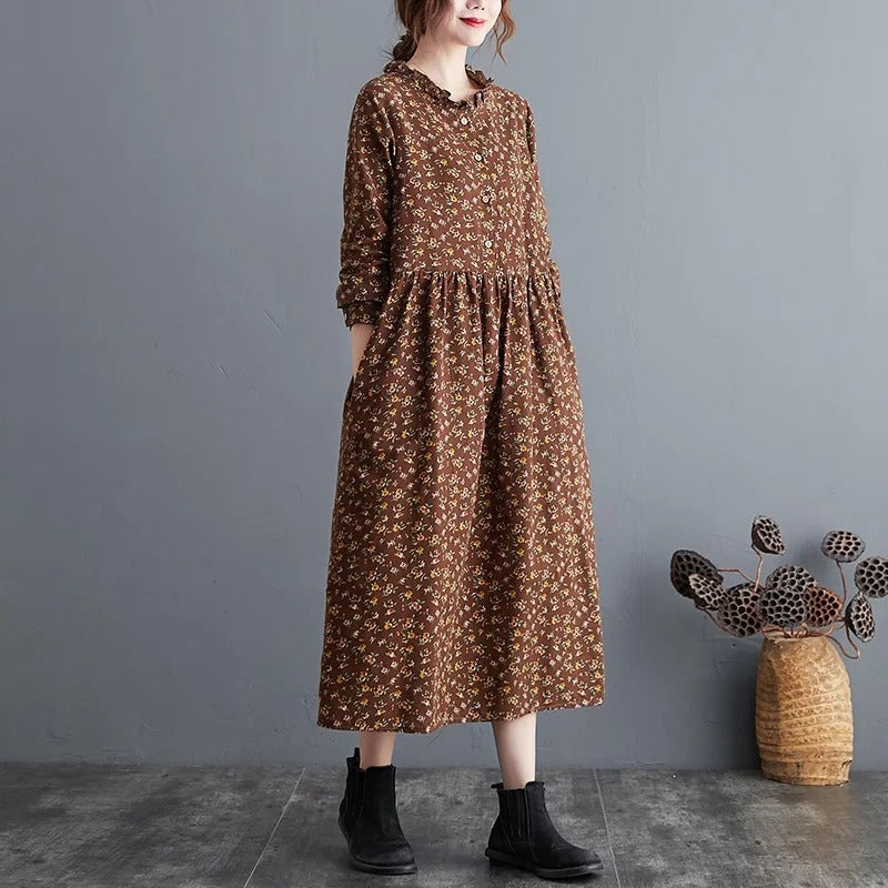 Retro inspirert blomsterkjole med volanger for kvinner. Langermet, komfortabel og elegant vintage stil.