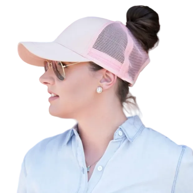 Kvinners baseballcap med kabelhull for hestehale, justerbar passform, stilfull og komfortabel.