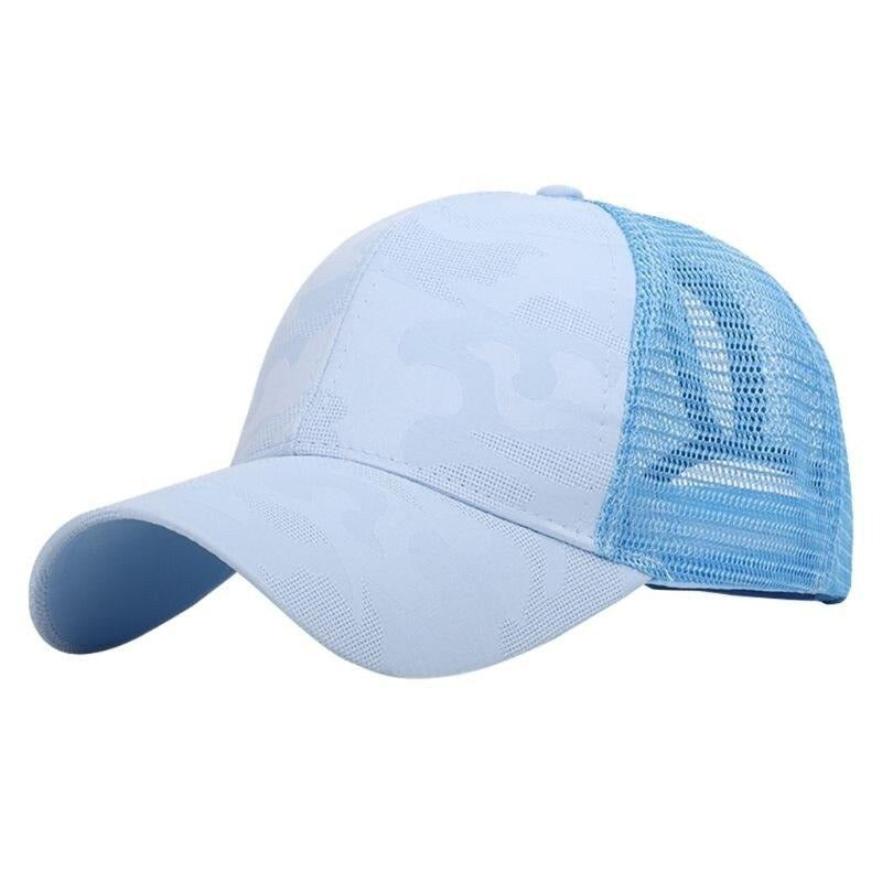 Baseballcap i pustende stoff for kvinner, med justerbart bånd og praktisk kabelhull for hestehale.
