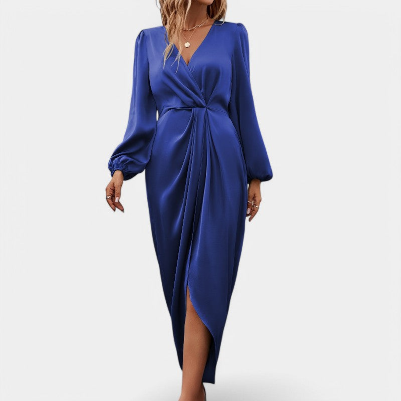 Kvinners flytende maxikjole, langermet med høy splitt for en elegant silhuett og moderne festlook.