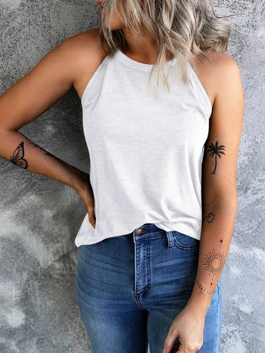 Halterneck kvinne tanktopp, ideell for avslappede sommerdager eller aktive fritidsaktiviteter.