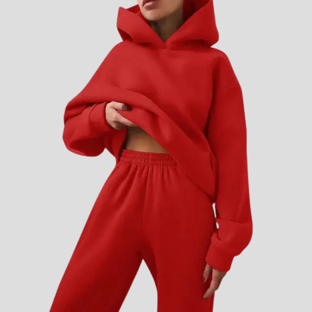 Komfortabelt vintersalongtøy for kvinner: Hettegenser og joggebuksesett i trendy design.