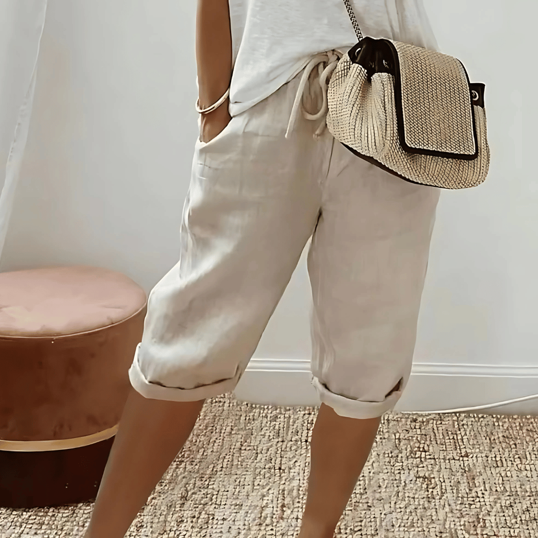 Komfortabel casual shorts for damer. Haremshorts i kneelengde med elastisk midje for fritid.