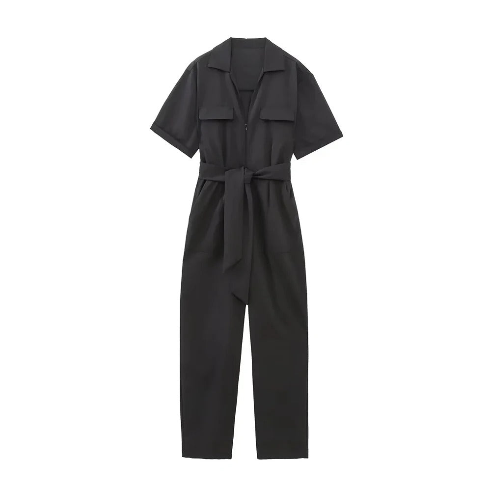 Kvinners kortermet jumpsuit, komfortabel og stilfull, perfekt for hverdagsbruk og avslappede dager.