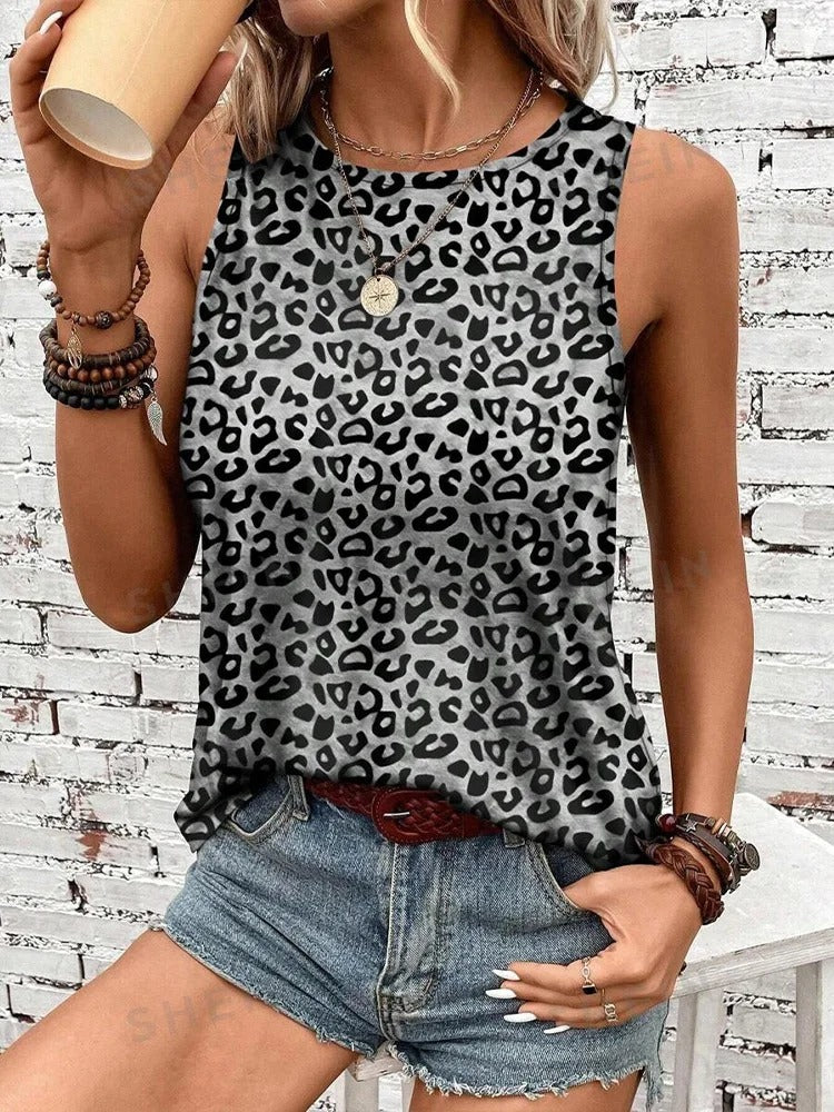Ermeløs leopard tank top for dame, et basisplagg med stilfull dyreprint perfekt for sommeren.