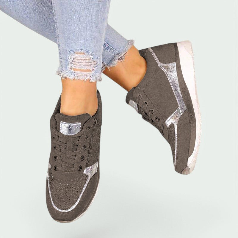 Par lyse, lette damesko/sneakers med antiskli såle. Moderne og komfortable fritidssko for en stilren look.