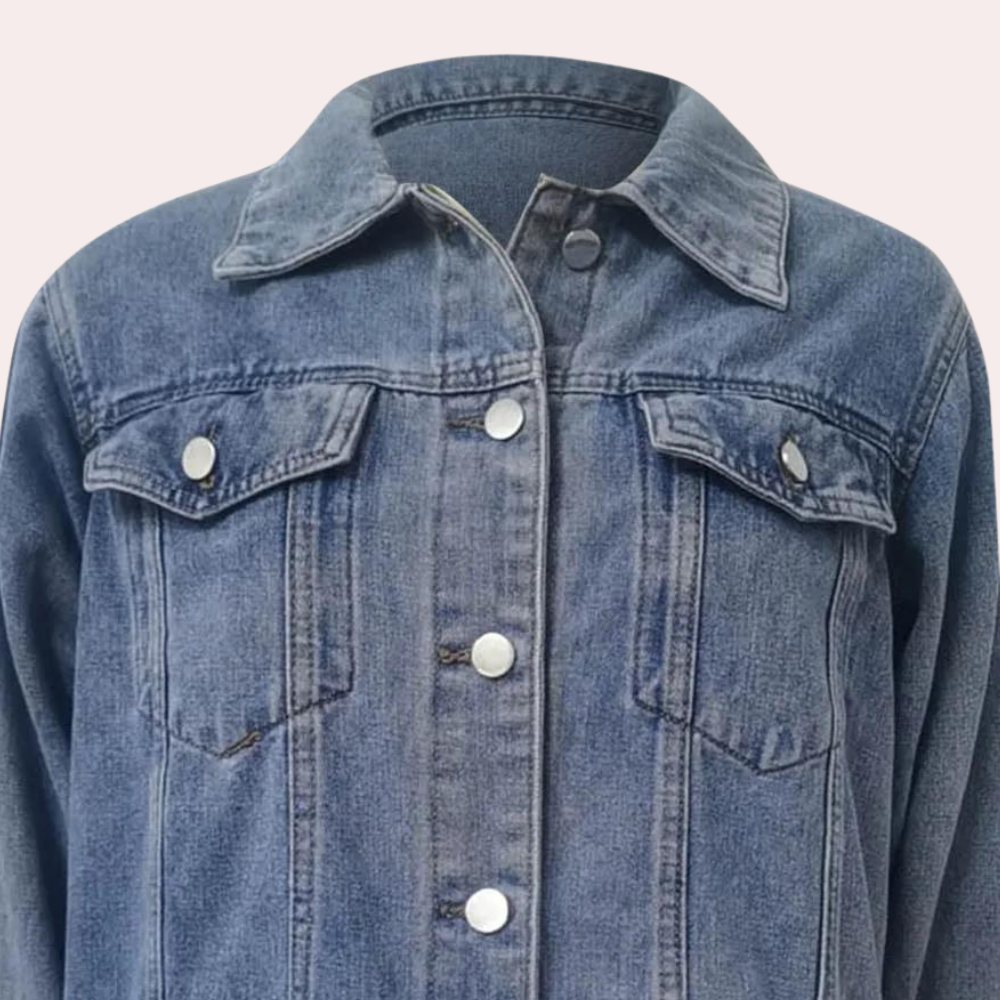 Oversize retro denimjakke for kvinner. Unikt design, komfortabel og allsidig vår- og høstjakke.