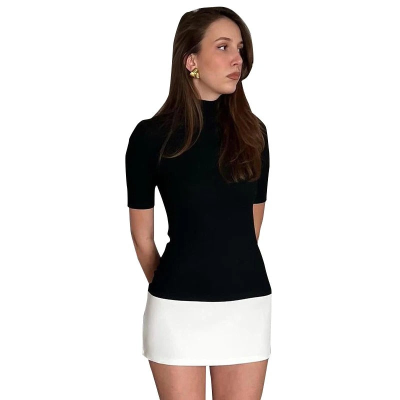Kvinners sort hvit patchwork bodycon kjole med turtleneck, elegant og moderne design.