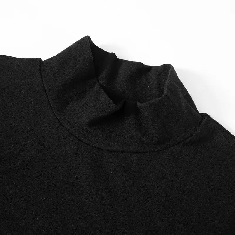 Sort hvit patchwork turtleneck bodycon kjole for kvinner, halvermet og figurnær passform.