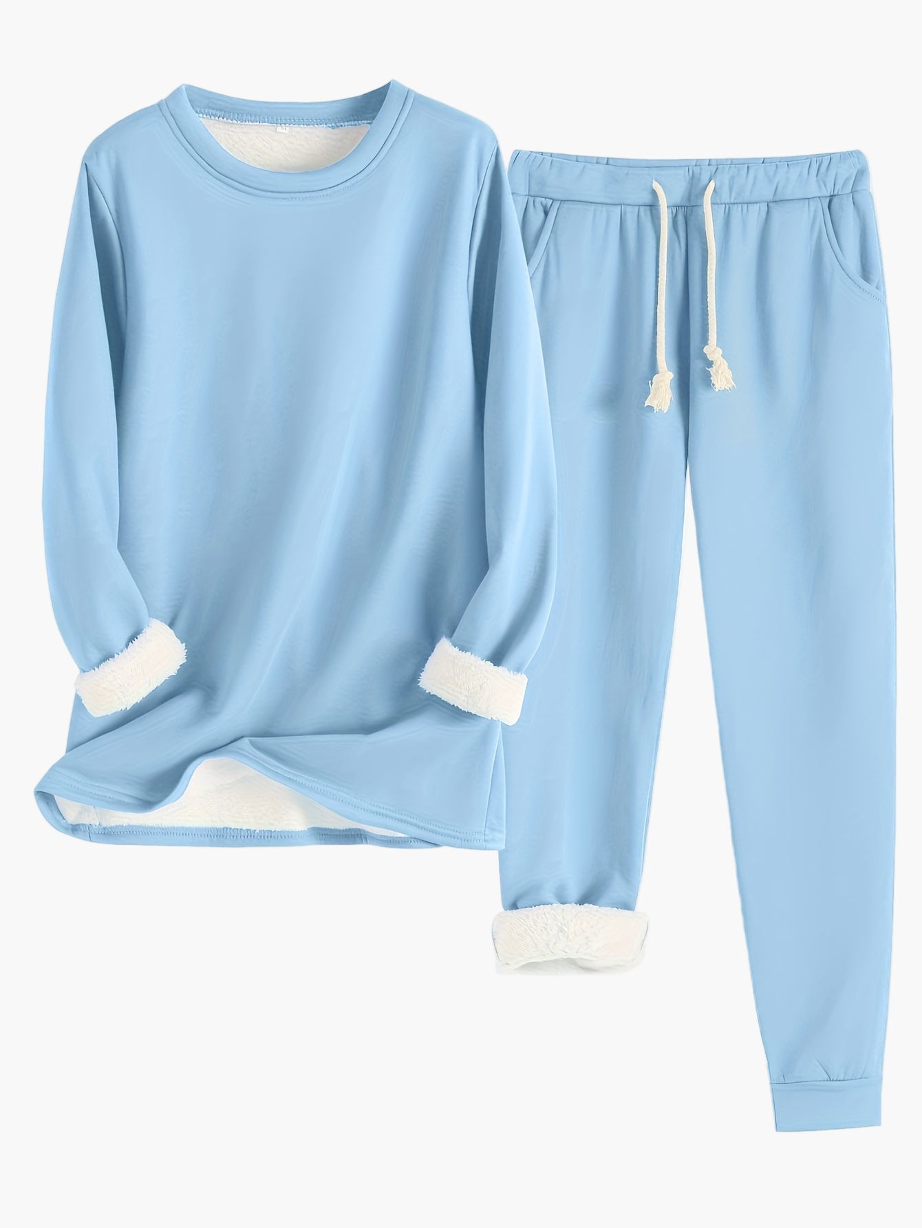 Kvinners komfortable loungewear sett, egnet for avslapning og kos hjemme. Myk og stilfull.