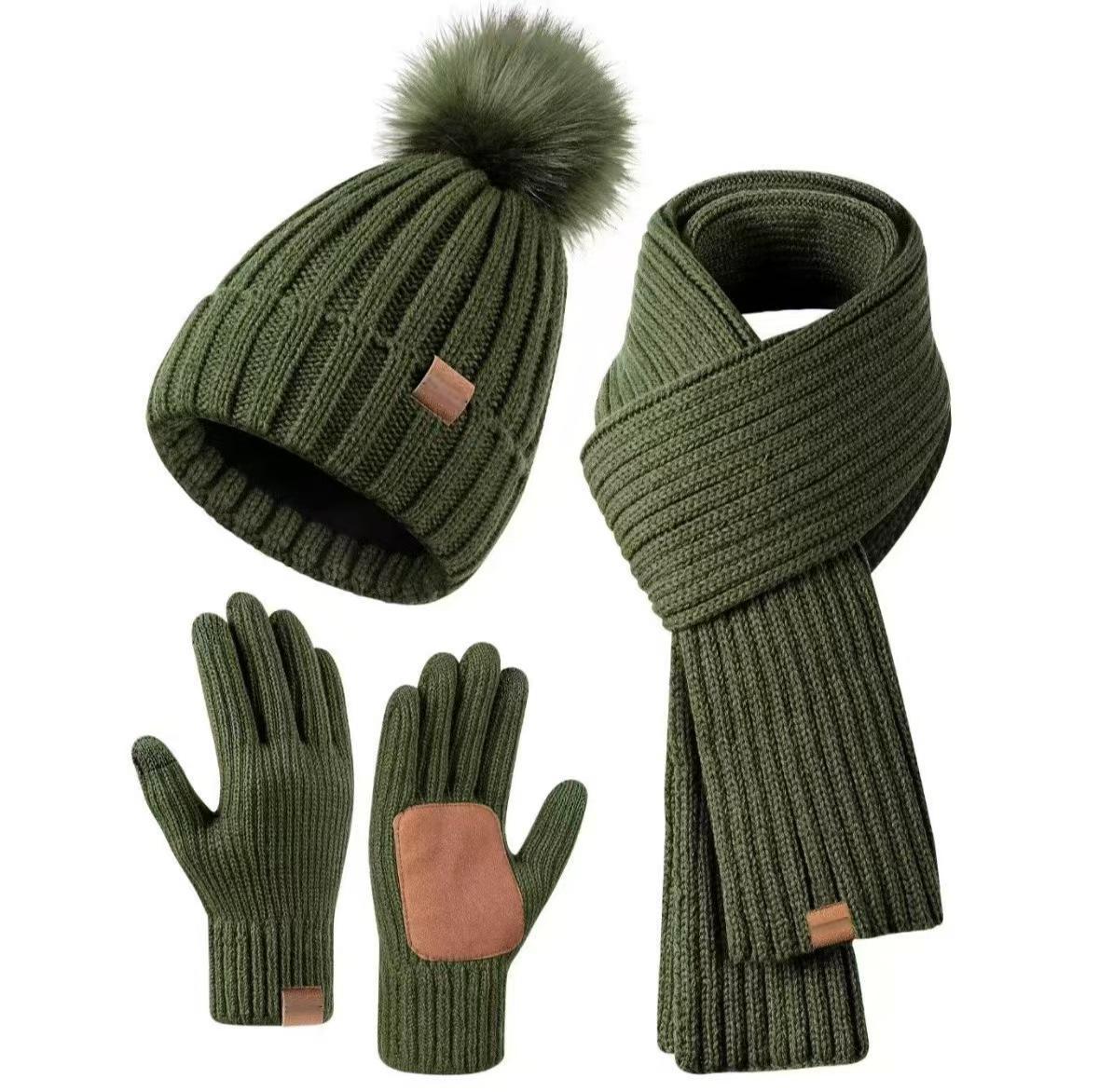 Stilig dame vintersett: strikket beanie, matchende skjerf og varme berøringsskjermhansker for kulde.