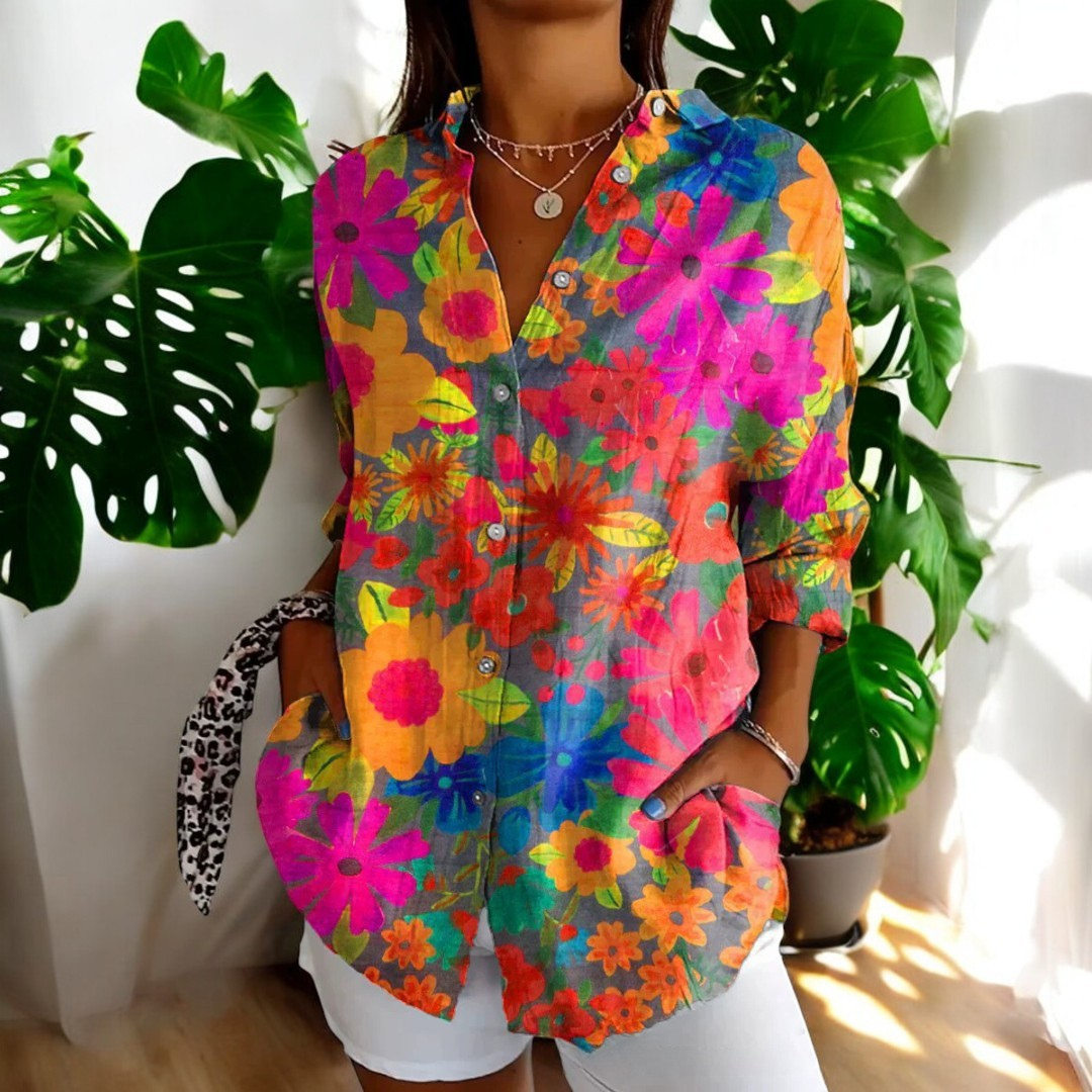 Langermet kvinne bluse med fargerikt blomsterprint, elegant vintage stil for vår/sommer.