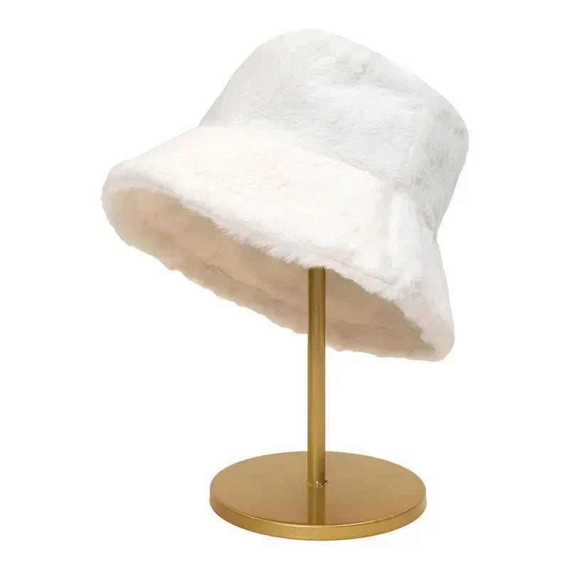 Elegant bøttehatt, designet for kvinner. Et isolert og stilfullt vintertilbehør.