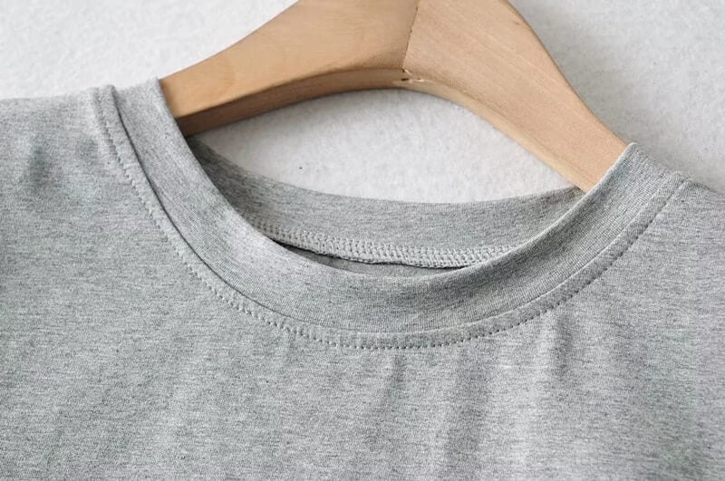 Superkomfortabel løs croptop for varme sommerdager, et luftig og stilig valg for henne.