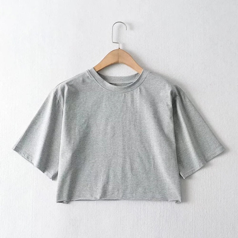 Stilfull løs croptop for festival, fritid og hverdag, essensiell sommermote.