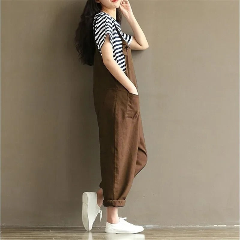 Detalj av løs passform og harem-ben på uformell jumpsuit, et must-have for kvinneklær i sommer.