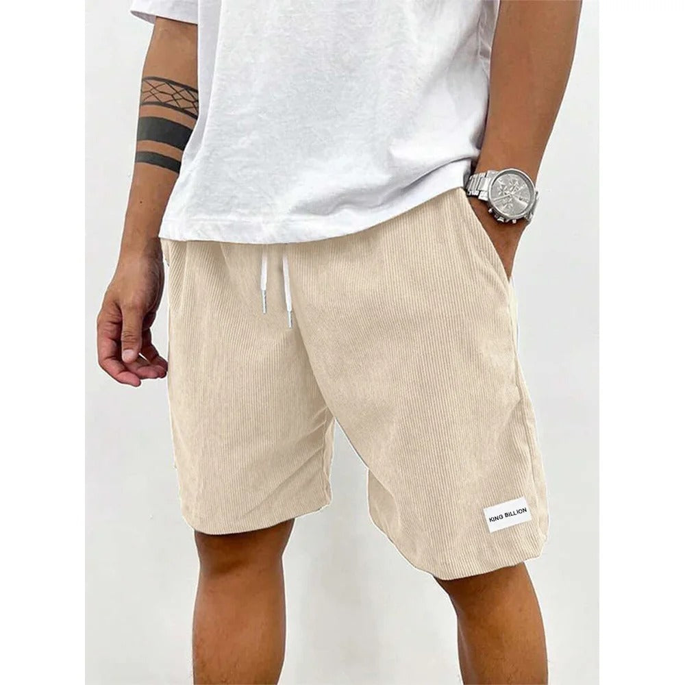 Nahaufnahme einer modernen Herren Cord-Shorts in Dunkelblau, perfekt für den Alltagslook
