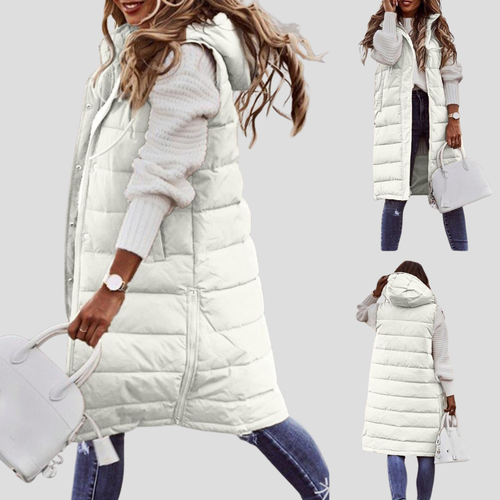 Allsidig lang bodywarmer med hette. Ermeløs damevest for overgangsperioder, egnet for vår, høst og mild vinter.