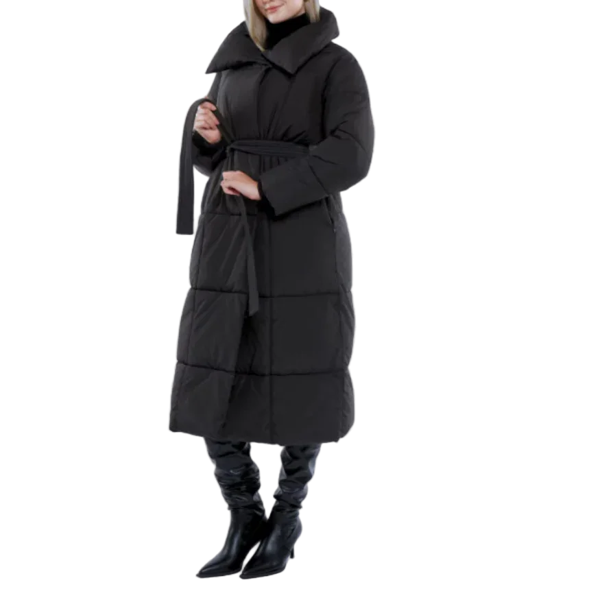 Lang, varm dame vinterjakke med belte. Stilren sort pufferjakke, perfekt for kalde dager.