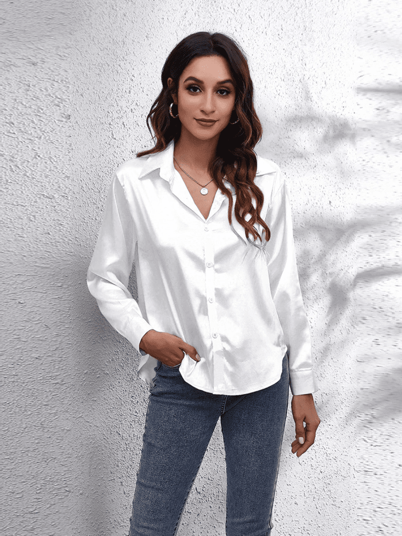 Enkel, men elegant langermet kvinnebluse som gir et sofistikert uttrykk.