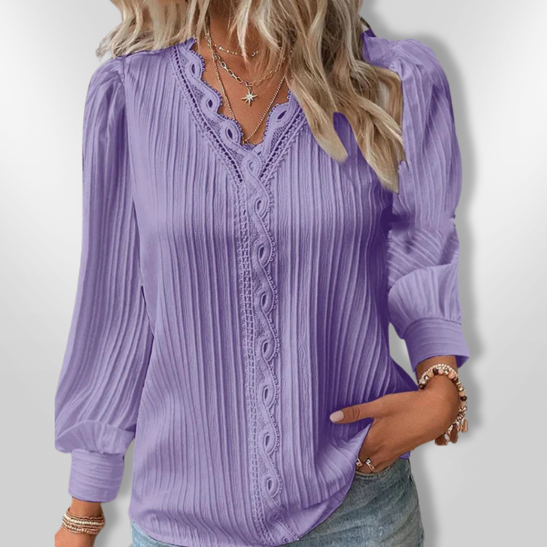 Allsidig langermet kvinnebluse for dame, med romantiske detaljer for fest eller jobb.