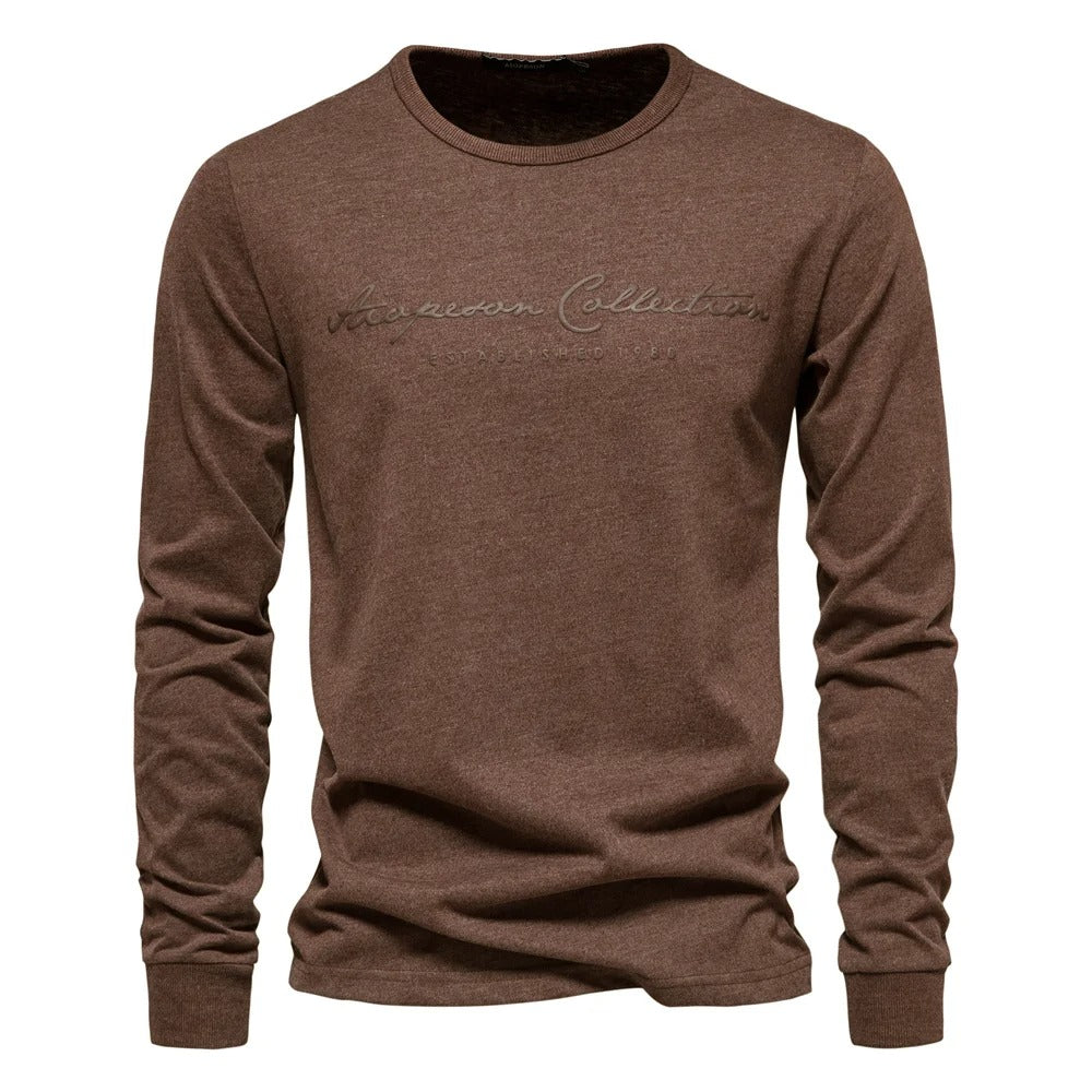Langermet t-skjorte for menn med stilig bokstavtrykk. Myk, komfortabel herre overdel for hverdagsbruk og casual stil.