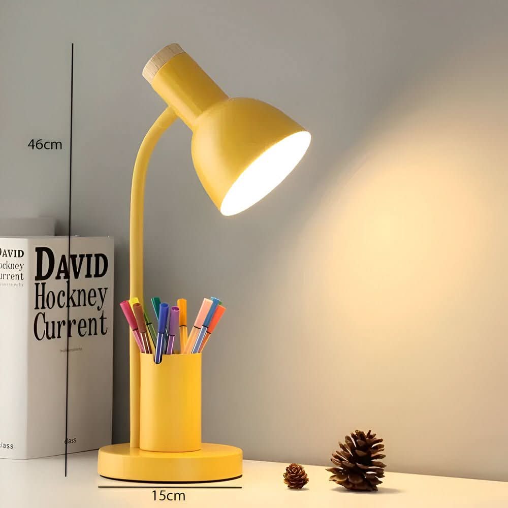 Elegant LED-bordlampe med penneholder som kombinerer stil og funksjon for moderne hjem.