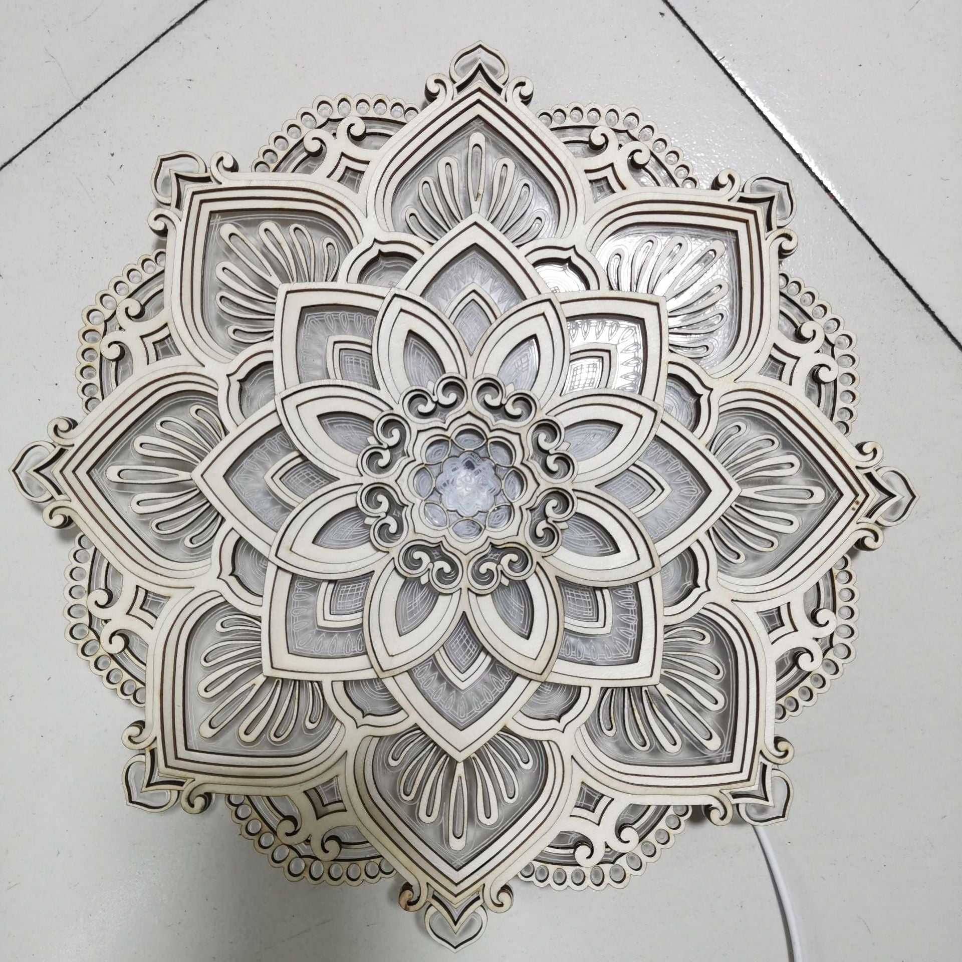 Dekorativ LED Mandala Yoga lampe for dyp avslapning. Perfekt belysning for meditasjon og velvære i hjemmet.