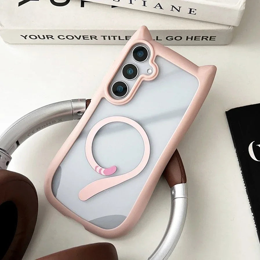 Stilrent mobildeksel med kattører. Kombinerer lekent utseende med robust, ripebestandig beskyttelse.