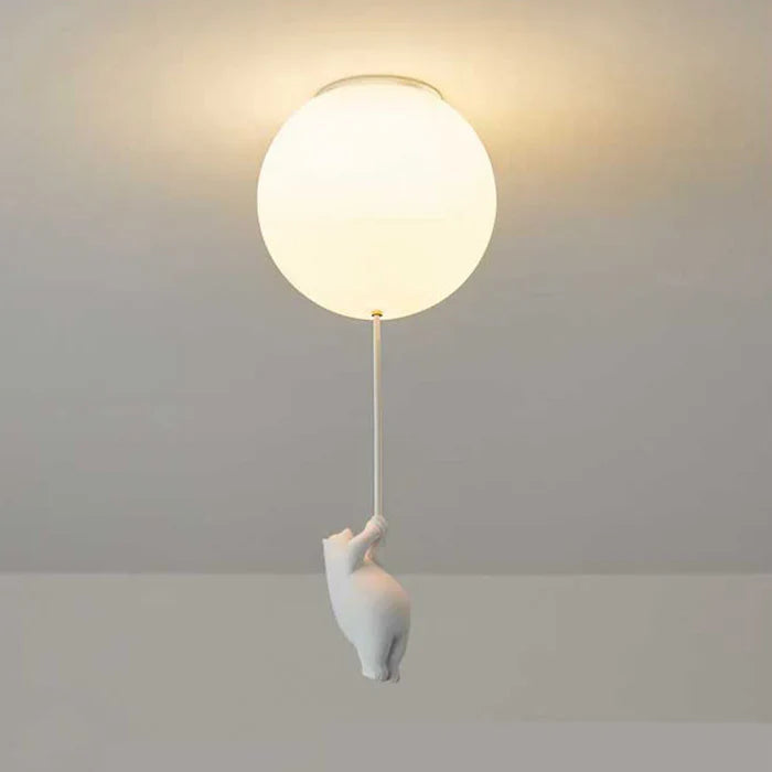 Lekende bjørn og ballong LED-taklampe. Skaper magisk lys og atmosfære på barnerom.