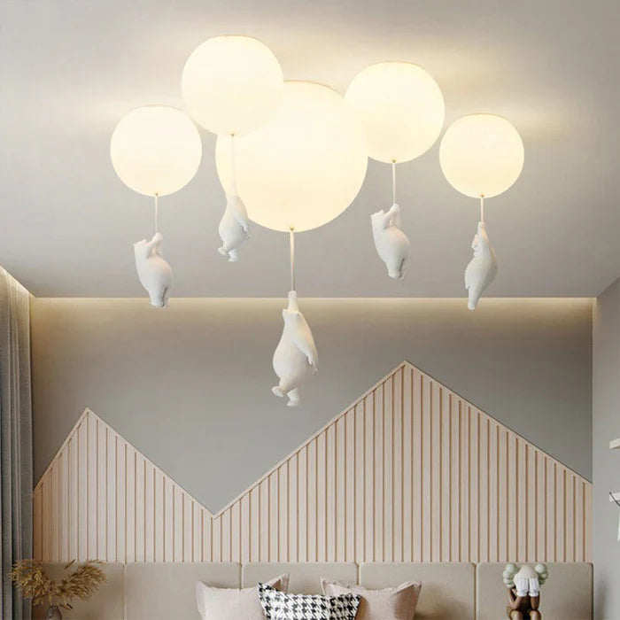 Barnerom taklampe med bjørn og ballong LED-lys. Fargerik og dekorativ barnelampe.