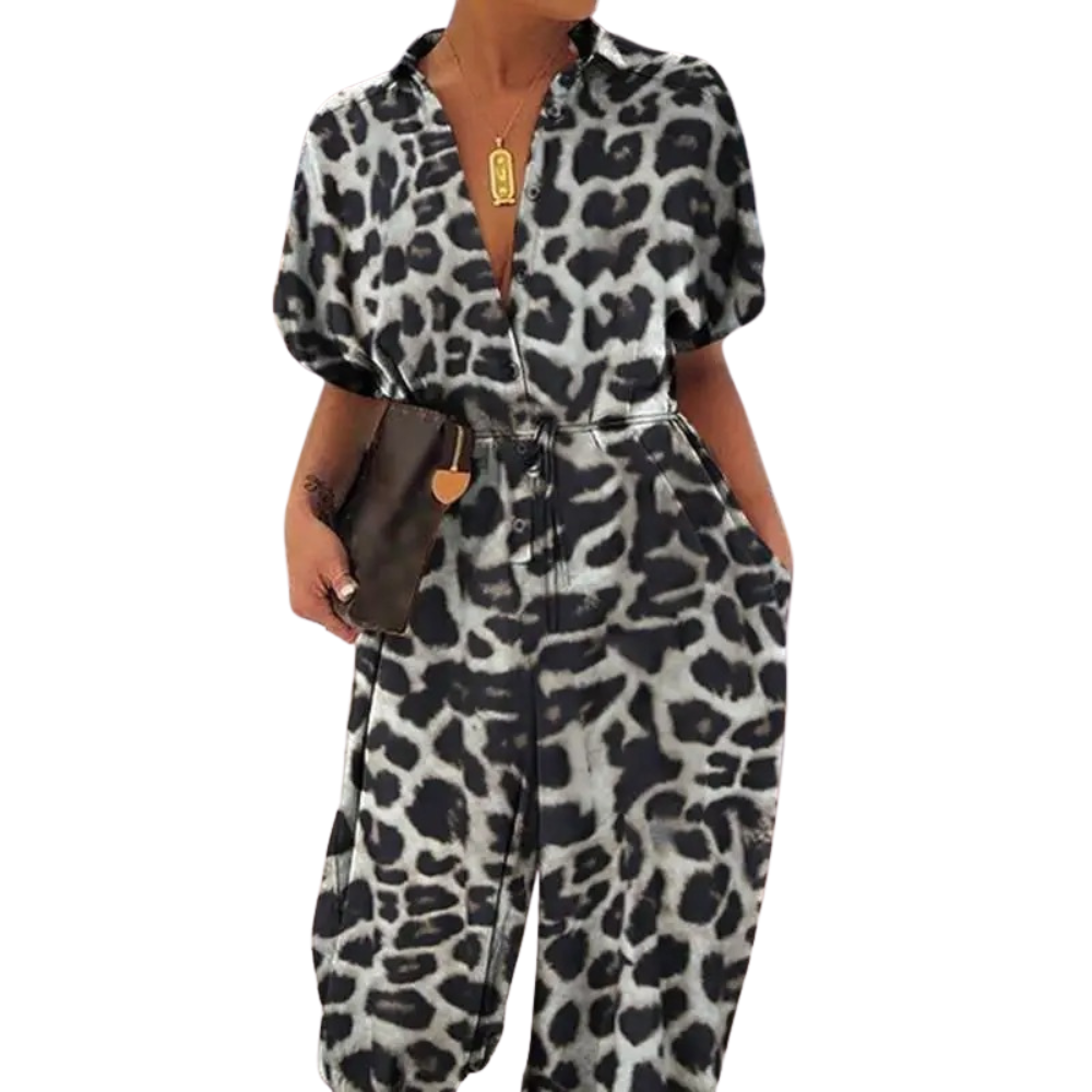 Allsidig leopardmønstret V-hals romper til dame med dekorative knutedetaljer. Perfekt for sommeren.