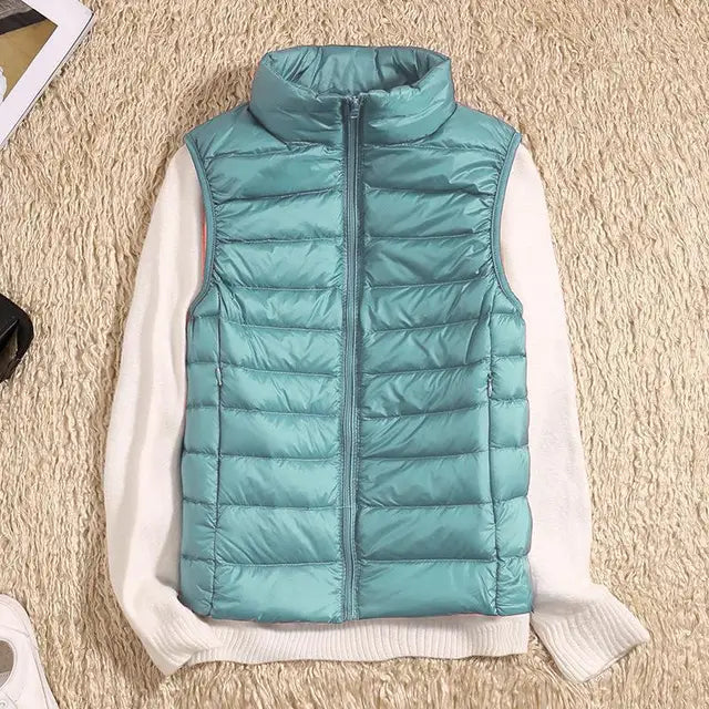 Figursydd dunjakke vest for damer, elegant yttertøy som passer perfekt som lagpålag på kjølige dager.