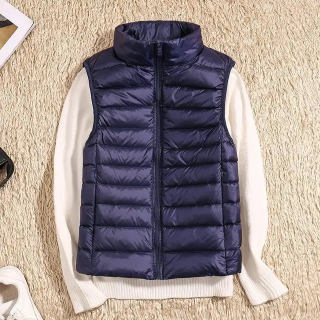 Lett og varm dunjakke vest for damer, figursydd for en elegant look. Ideell for vår og høst.
