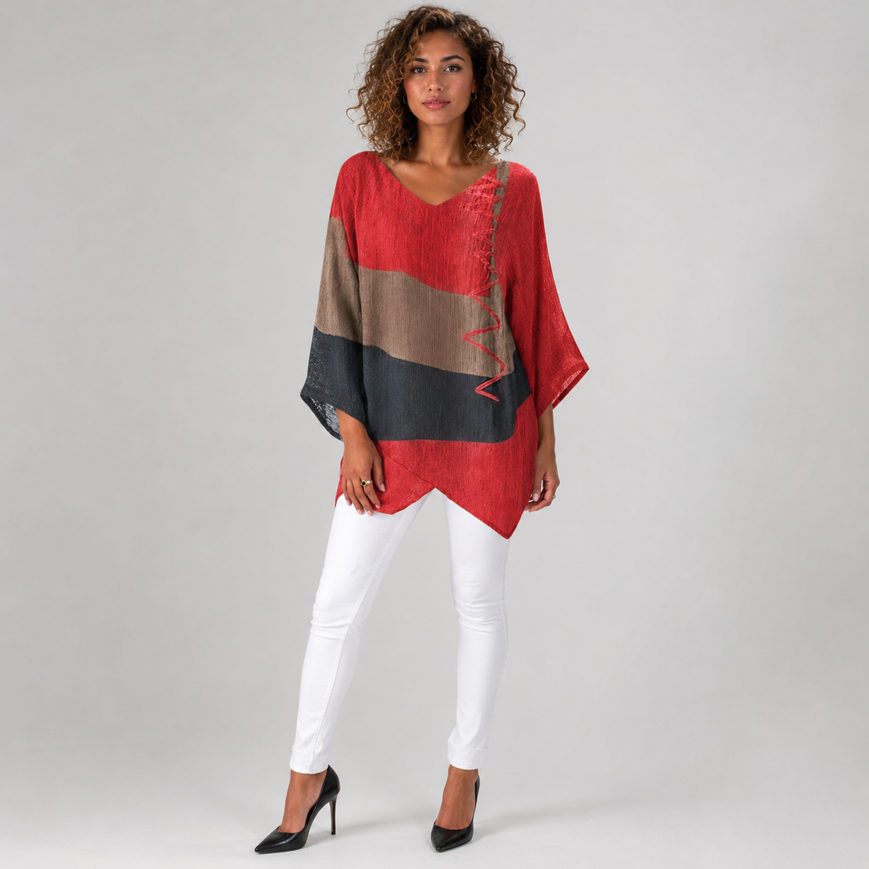 Rød elegant damebluse. Komfortabel flytende festtopp for enhver anledning, med moderne design.