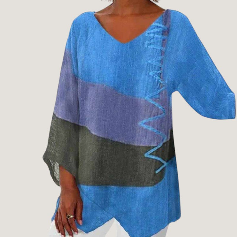 Blå lett damebluse. Allsidig og moderne bluse med flytende passform. Ideell for hverdag og fest.