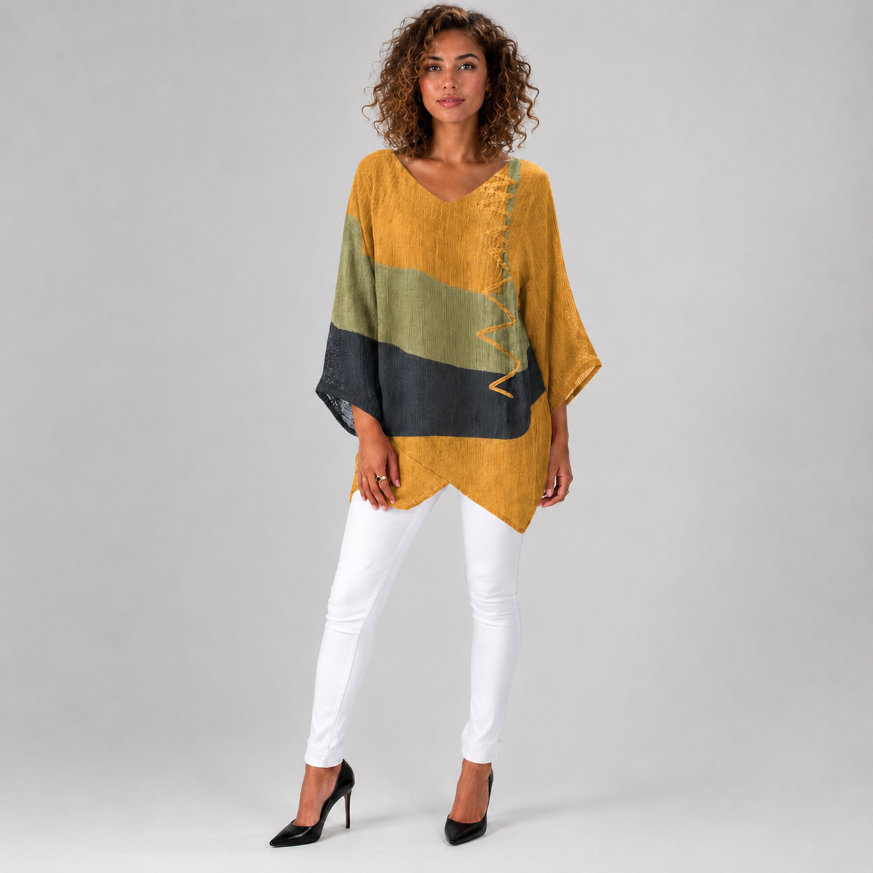 Moderne damebluse. Flytende og lett bluse i elegant design. Komfortabel for moderne vår- og sommerantrekk.