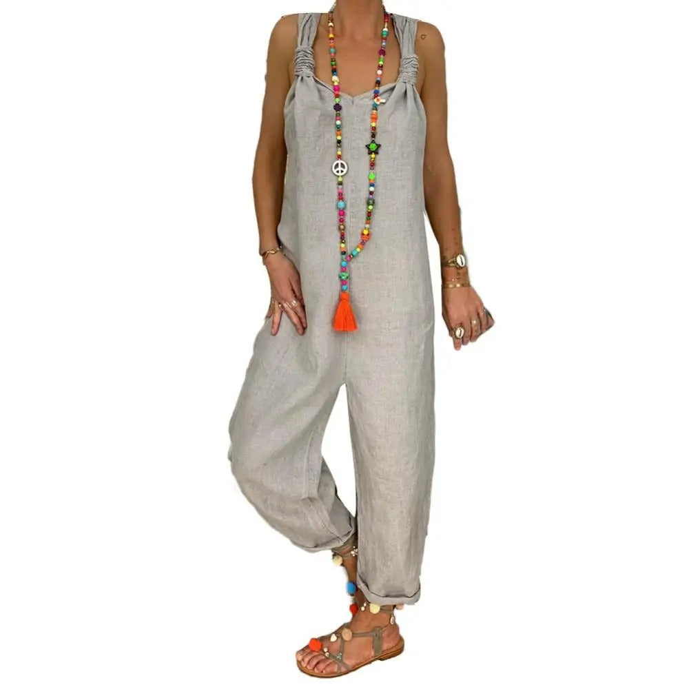 Trendy sommerjumpsuit for kvinner. Ryggløs design og knytestropper gir en chic, luftig look.