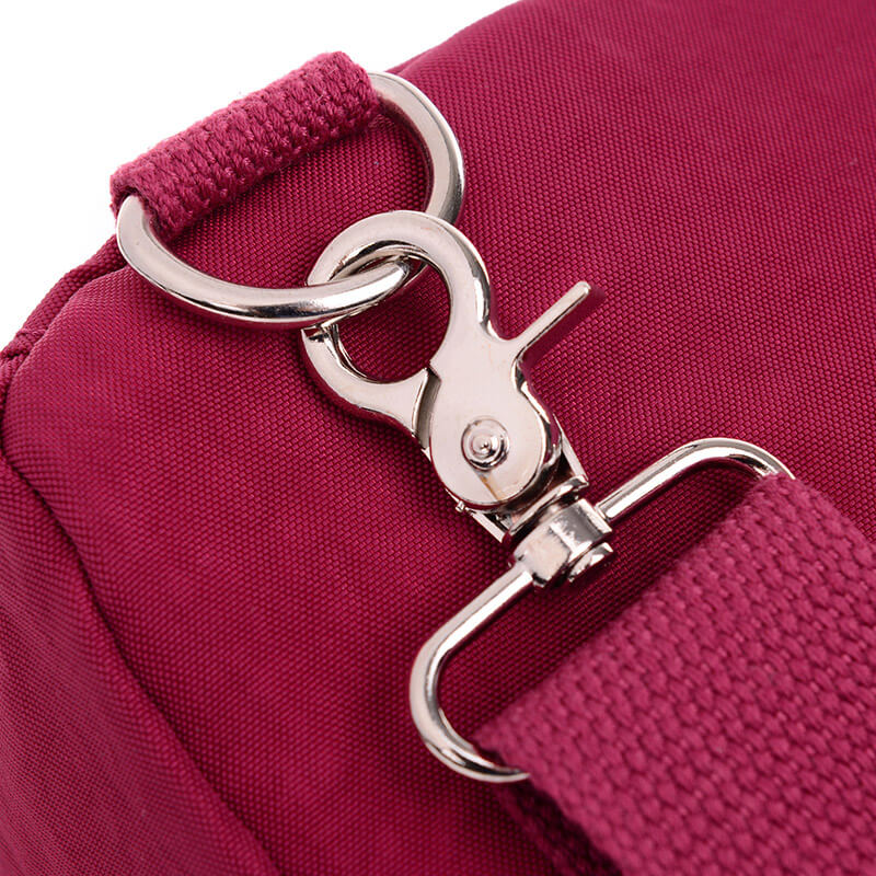 Trendy dame crossbody i slitesterk nylon, en praktisk og lett hverdagsveske.