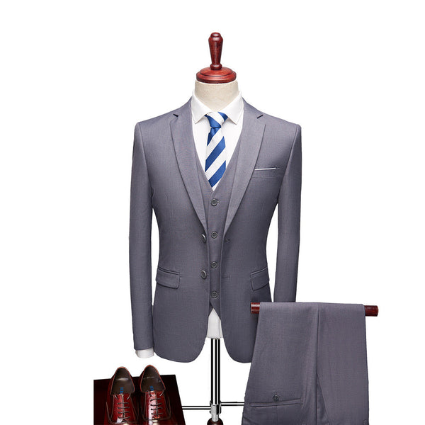 Formell business dress for menn. Luksuriøs 3-delt slim fit dresspakke for profesjonelle møter.