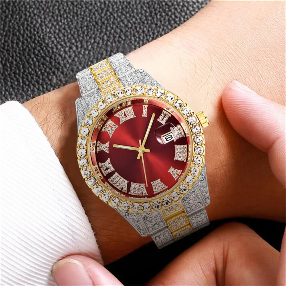 Glitrende iset herre armbåndsur med romertall. Luksuriøst tilbehør for menn, ideell festklokke.