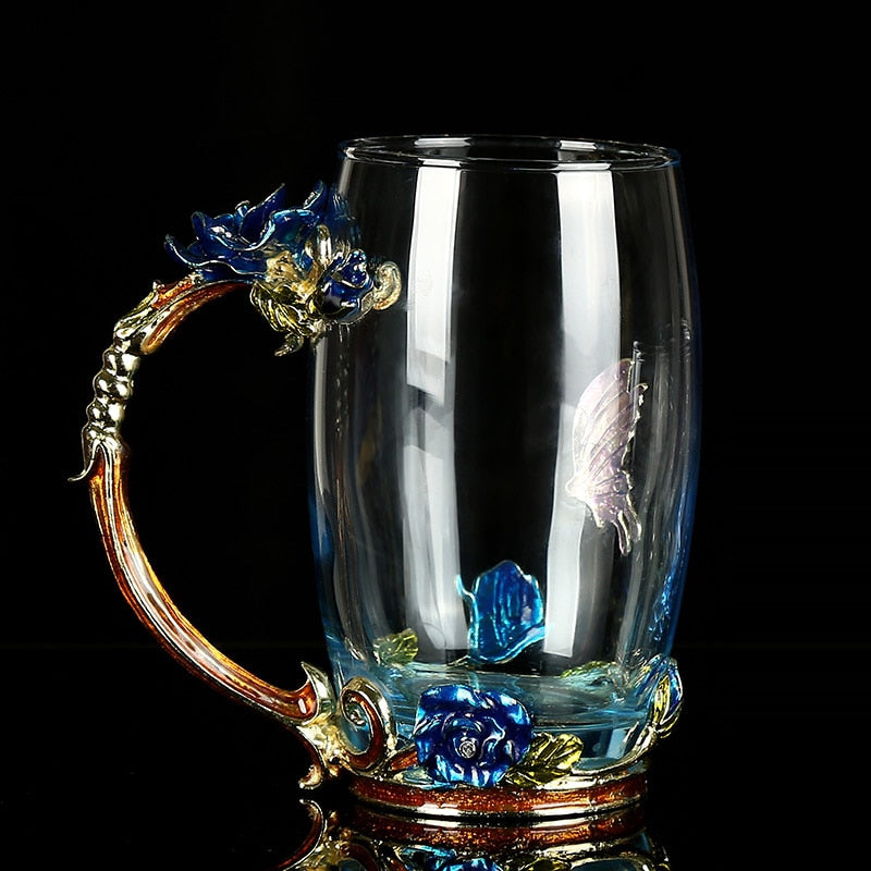 Elegant drikkekopp i krystall med blå rose design, en flott gaveide for kaffe- og teelskere.